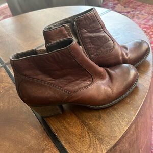 Nicole ankle boots size 8 perfectly broken in